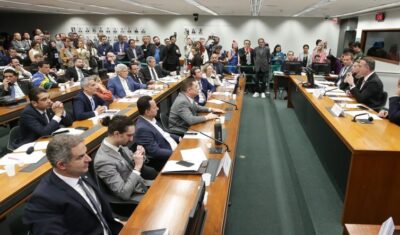 Conselho de Ética arquiva representação contra Eduardo Bolsonaro