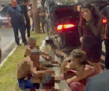 HB20 desgovernado bate em carros e capota na Beira-Mar; condutor aparentava embriaguez