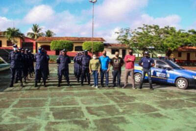 Prefeita Iracy Weba entrega novos uniformes a guarda municipal de Nova Olinda do Maranhão