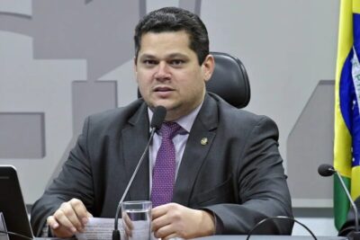 Alcolumbre suspende sessão do Congresso a pedido do governo e adia análise de vetos de Lula