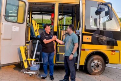 Prefeito Chiquinho FC recebe ônibus para reforçar a frota escolar em Codó