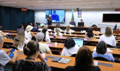 Especialistas defendem criação de política nacional para atenção à mulher na menopausa