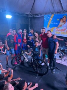 Sucesso total: Festa das Crianças de Dr. Júnior Castro reúne multidão e distribui 5 mil brinquedos e sorteios especiais