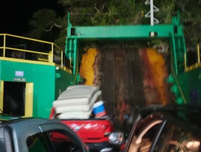 Veja os vídeos: Ferry Boat encalha próximo ao Cujupe e deixa mais de 100 passageiros apreensivos na Baixada Maranhense