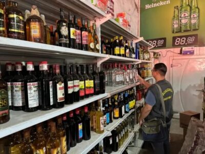 Fiscalização do Procon-DF autua distribuidoras por venda irregular de bebidas e produtos sem registro