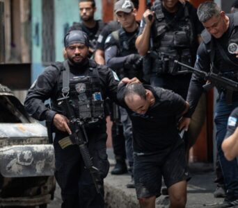 Após Argentina, Paraguai também anuncia reforço da fronteira por risco de fuga do Comando Vermelho