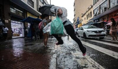 Frente fria muda o tempo e favorece chuvas no estado de São Paulo