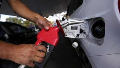 PETROBRAS REDUZ PREÇO DA GASOLINA NA REFINARIA EM 4,9%