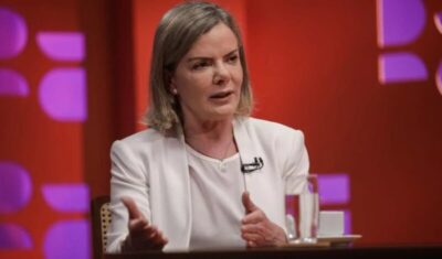 Gleisi diz que políticos de direita querem EUA intervindo no Brasil