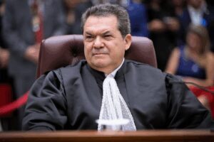 Alema homenageia Carlos Brandão com Medalha Manuel Beckman