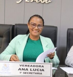 Prioridades: enquanto vereadores discutem  regime de urgência para reajuste de professores, Ana Lúcia briga por datas comemorativas