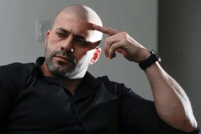 Daniel Silveira começa a trabalhar como assistente jurídico em escritório de advogado