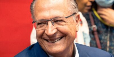 Lula pede a Trump suspensão de tarifaço sobre produtos brasileiros, diz Alckmin