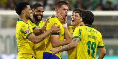 Palmeiras goleia o Bragantino e mantém vantagem na liderança do Brasileirão