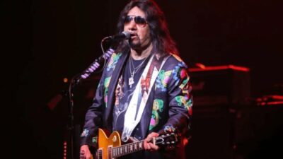 Morre Ace Frehley, guitarrista fundador da banda Kiss, aos 74 anos
