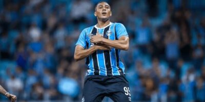 Grêmio vence o São Paulo com gols do atacante maranhense Carlos Vinícius