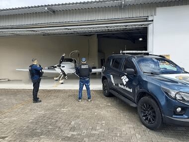 Receita Federal apreende 571 iPhones em aeronave em SC