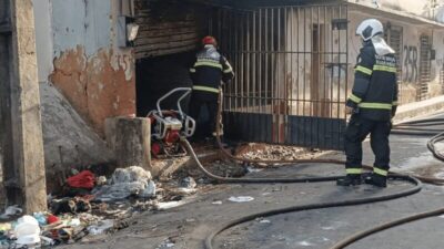 Incêndio atinge galpão com material inflamável na região do Mercado Central de São Luís