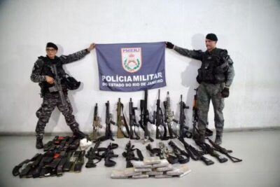 Megaoperação no Rio apreende mais de 90 fuzis e enfrenta retaliação de criminosos