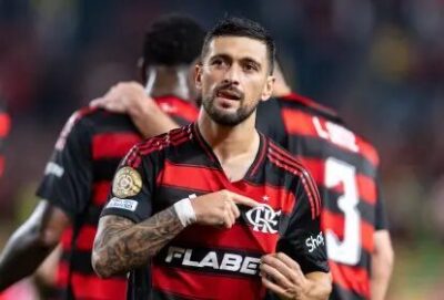 Flamengo segura empate e garante vaga na final da Copa Libertadores da América de 2025 mesmo com jogador a menos