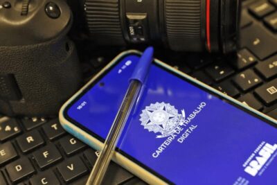 Taxa de desemprego no Brasil permanece em 5,6%, menor patamar da série histórica