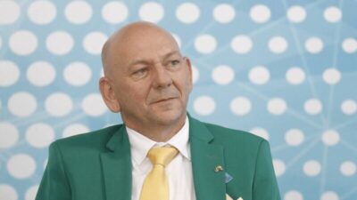 Justiça condena Luciano Hang a indenizar Lula por ofensas em faixas aéreas