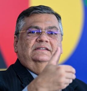 Oposição protocola pedido de impeachment do ministro Flávio Dino