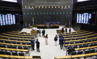 Câmara pode votar hoje isenção do IR para salários de até R$ 5 mil