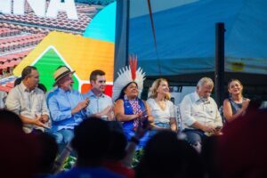 Iracema Vale participa de agenda ao lado do presidente Lula em Imperatriz