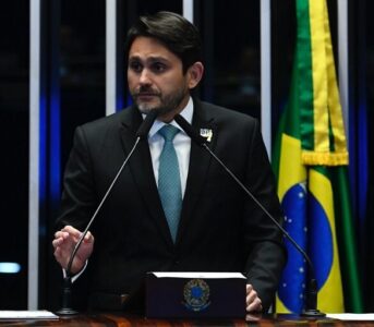 Juscelino celebra aprovação histórica da nova faixa de isenção do IR