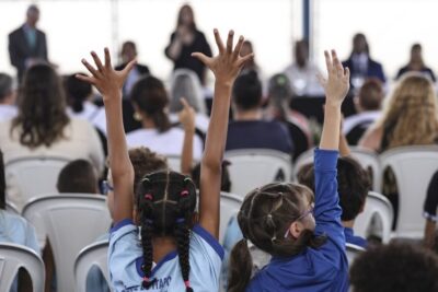 Mais brincadeira, menos tela: confira dicas para uma infância saudável