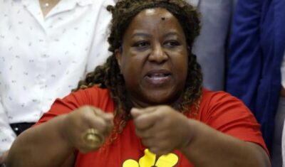 Ministra quer perícia independente após reunião com famílias no Rio