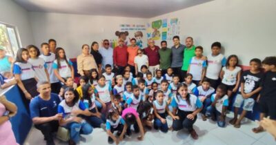MORADORES E ALUNOS DO POVOADO RIACHÃO DAS CALDAS SÃO BENEFICIADOS COM ESCOLA 100% REFORMADA