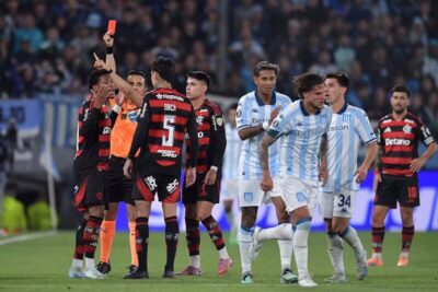 VAR confirma conduta violenta de Gonzalo Plata em jogo entre Racing x Flamengo pela Libertadores
