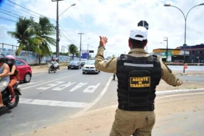 Servidores sem concurso mantêm funções na SMTT com salários de até R$ 17 mil