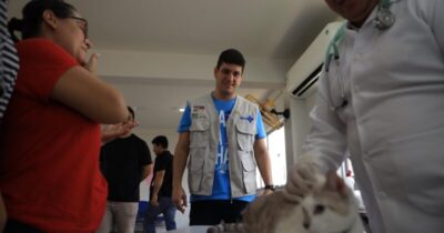 Governo promove vacinação contra a raiva em ação do Cuidar de Todos Saúde Animal