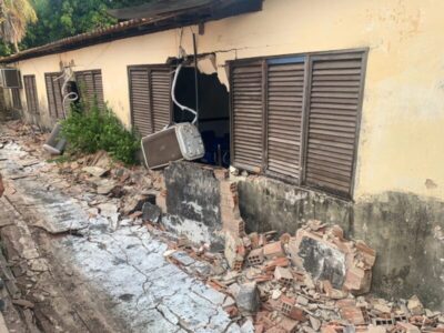 Caminhão atinge escola em Pindaré