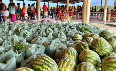 Prefeitura de Bequimão fortalece segurança alimentar com distribuição de cestas a moradores de Paricatíua e região