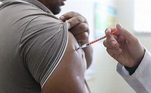 COVID: diminuem os casos e as mortes pela doença