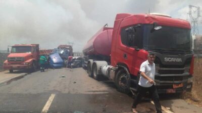Engavetamento Bloqueia BR-135 no capo de Peris