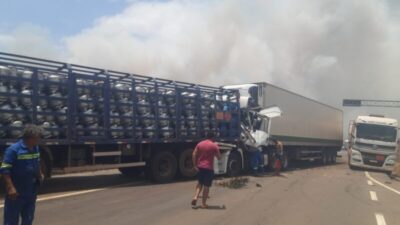 VÍDEO: Acidente envolvendo cerca de 14 veículos de carga e de passeio deixa feridos na BR-135 no MA