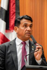 Deputado Wellington volta a denunciar caos no transporte por ferryboat e cobra solução