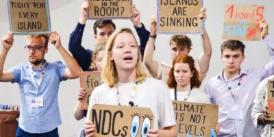 COP30: Ativistas protestam pelo fim dos combustíveis fósseis