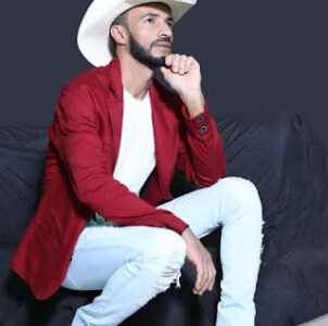 Edson Mattos: o talento sertanejo que leva o nome da Estrutural aos palcos do DF.