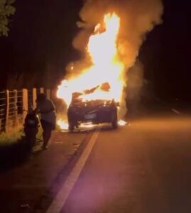 Carro é incendiado após acidente com indígenas na BR-226