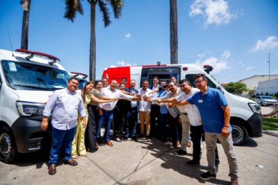Governo chega à marca de 196 ambulâncias entregues este ano e dialoga com mais seis prefeitos