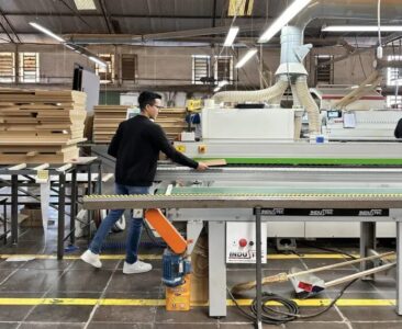 Jimmy Móveis reforça operação com produção terceirizada