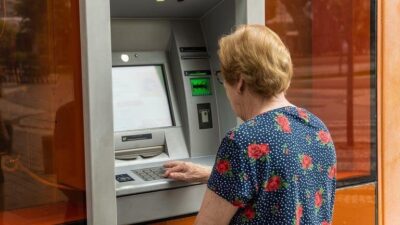 Descontos no 13º salário: saiba quais são permitidos