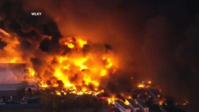 Queda de avião perto de aeroporto nos EUA deixa pelo menos três mortos