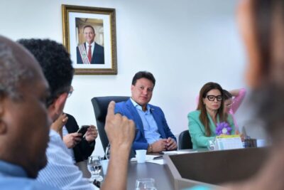 Vice-governador Felipe Camarão comanda reunião com órgãos de governo e representantes de famílias atingidas por conflito agrário, em São Benedito do Rio Preto